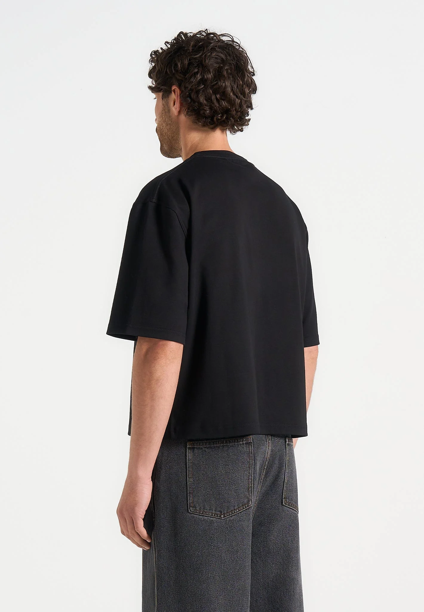 Leon - Boxy Cropped T-Shirt - Black - Image 3