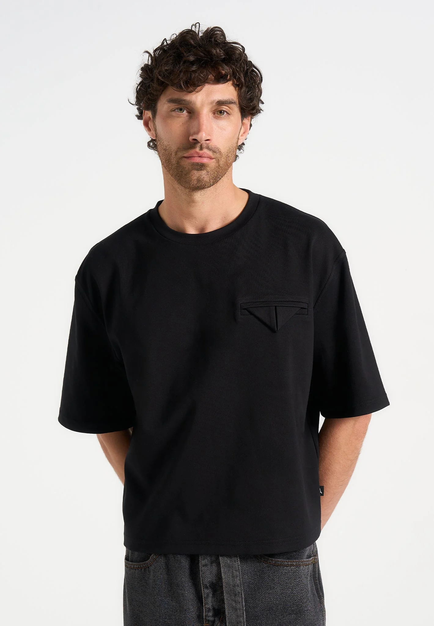 Leon - Boxy Cropped T-Shirt - Black - Image 4